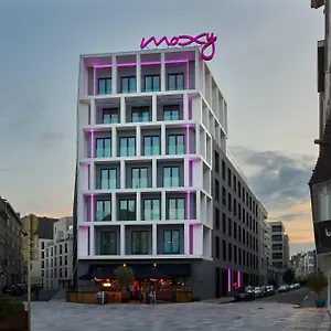 Moxy Center מלון
